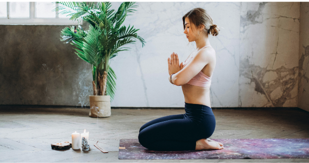 mujer en estado de meditación